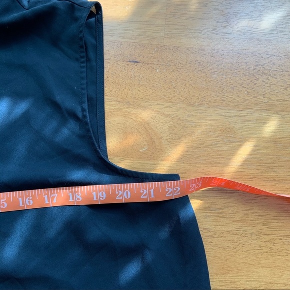 Jaclyn Smith sleeveless blouse - Picture 2 of 5